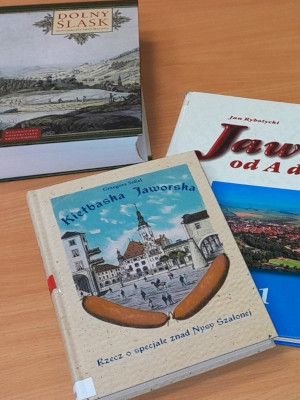 Zdjęcie książek o Dolnym Śląsku, Jaworze i jaworskiej kiełbasce